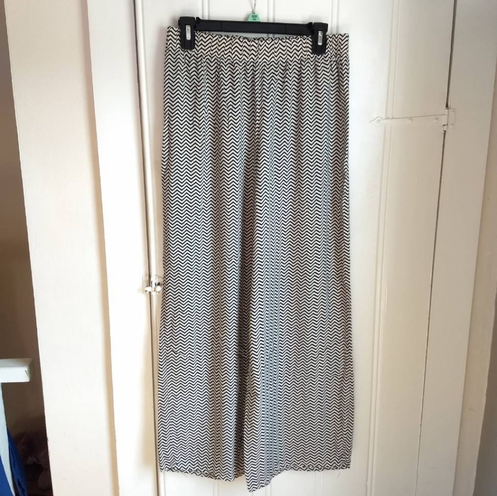 Forever 21 Cute Large Chevron Palazzo Pants